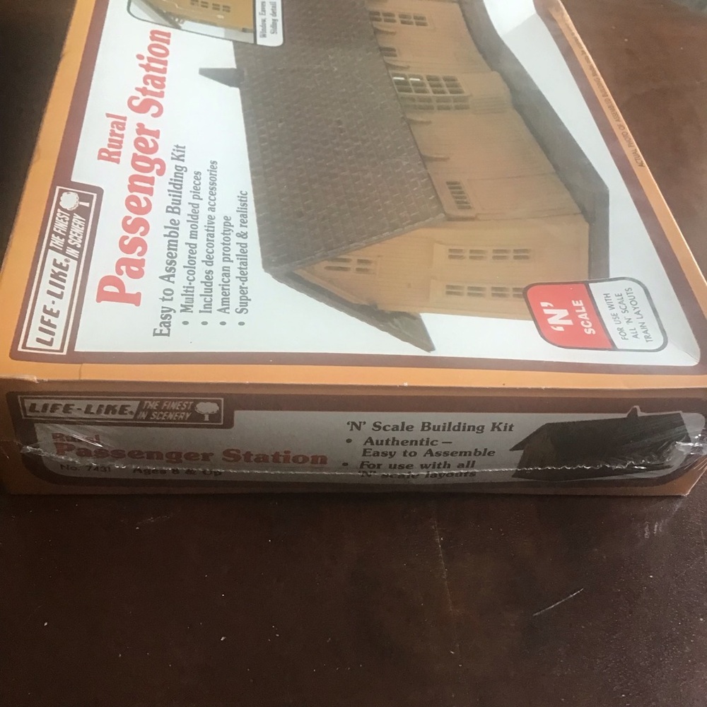 Life-Like N Scale Rural Passenger Station Model Kit - Picture 3 of 5